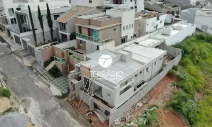 Casa à venda no parque são josé em varginha com piscina 3 quartos, 1 suíte, churrasqueira e 3 vagas