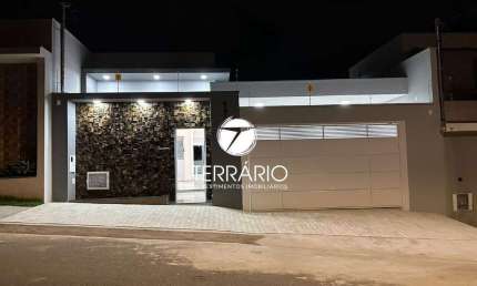Casa à venda no Porto Real em Varginha com churrasqueira, 3 quartos, 1 suíte, 3 banheiros e 2 vagas