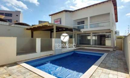 Casa à venda no Jardim Petrópolis em Varginha com piscina, 3 quartos, 1 suíte, 3 banheiros e 4 vagas
