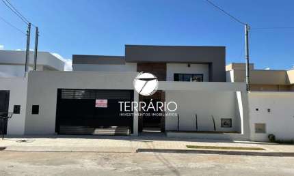 Casa à venda no Porto Real em Varginha com 3 quartos, 1 suíte, 3 banheiros, churrasqueira e 3 vagas