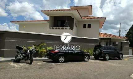Casa à venda no Campos Elíseos em Varginha com piscina, 3 quartos, 1 suíte e 4 vagas
