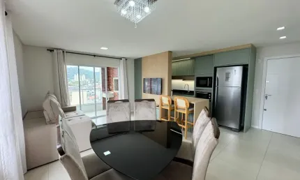 Apartamento novo, todo mobiliado e decorado em localização privilegiada!