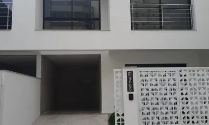 Sobrado triplex exclusivo na barra sul – balneário camboriú.