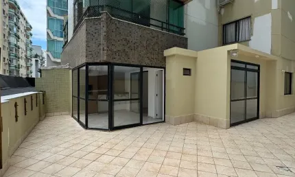 Apartamento diferenciado com terraço e 4 dormitorios- quadra mar