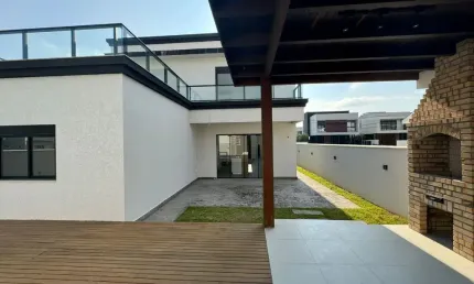 Casa no cond. caledônia  com 3 quartos sendo 1 suíte