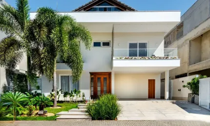 Casa Triplex para locação no Condomínio Alphaville, Barra da Tijuca.