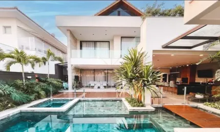 Casa triplex à venda em condomínio Del Lago, Barra da Tijuca.