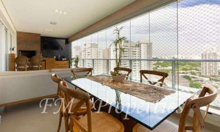 Apartamento para venda possui 136 metros quadrados com 3 quartos em Vila Anastácio - São Paulo - SP