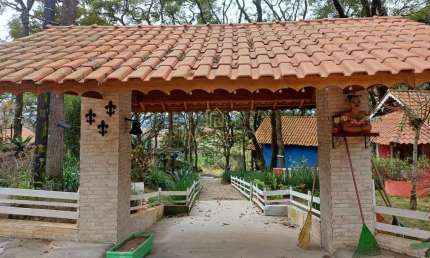 Sítio à venda em Atibaia-SP: 10 quartos, 6 suítes, 72.500 m² no bairro Laranja Azeda!