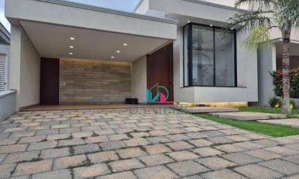 Casa térrea com 3 suítes, em construção, localizada no condomínio Village Damha I.