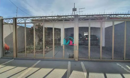 Casa térrea com 3 dormitórios localizada no bairro Jardim São Jorge.