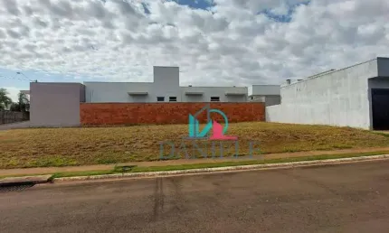 Terreno com 388,62 m² localizado no condomínio Acácias II.