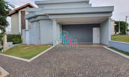 Sobrado com 3 suítes localizado no condomínio Village Damha I.