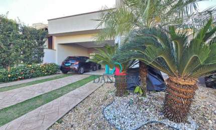 Casa térrea com 3 dormitórios localizada no condomínio Piemont.