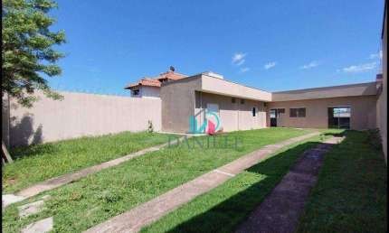 Casa térrea com 2 suítes localizada no bairro Morumbi.