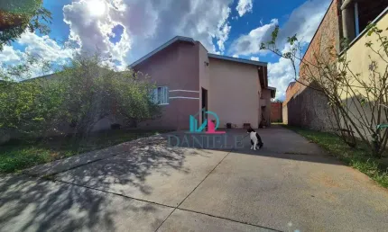 Casa térrea com 3 dormitórios localizada no condomínio Sollaris.