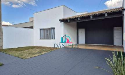 Casa térrea com 3 dormitórios localizada no condomínio Sollaris.