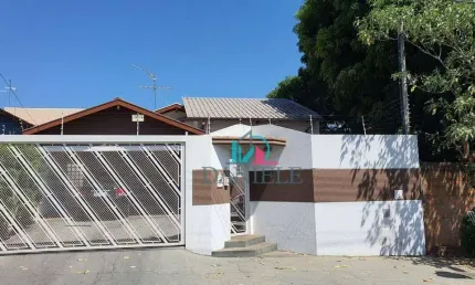 Casa térrea com 3 dormitórios localizada no bairro Jardim Imperador.