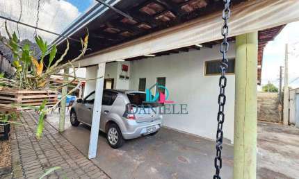 Casa térrea com 4 dormitórios localizada no Jardim do Bosque.