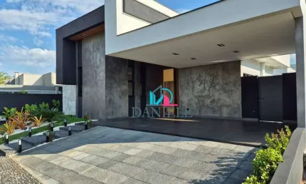 Casa térrea com 3 suítes localizada no condomínio Damha.