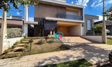 Sobrado com 3 suítes localizada no condomínio Village Damha II.