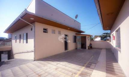 Casa 03 dormitorios edicula no subsolo area comercial