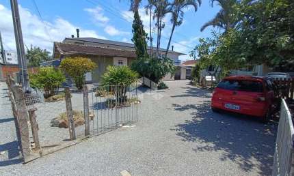 Terreno à venda com 647m² (25 x 25,88mts) Bairro Aririú, Palhoça/SC