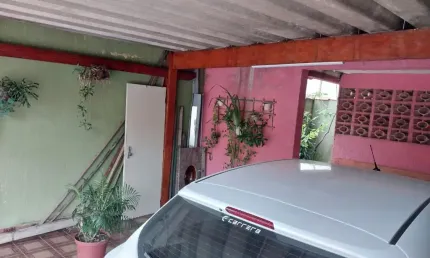 Casa assobradada em jardim marina, com 4 quartos 2 banheiros e 2 vagas de garagem, ótima localização, ao lado do o
