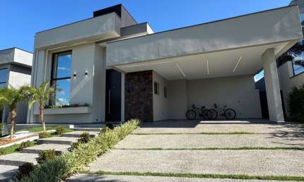 Casa térrea a venda no Condomínio EcoPark Bourbon em Caçapava - SP