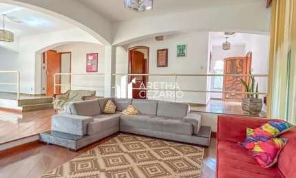 Casa Tríplex com 05 Dormitórios sendo duas  suítes à venda, 570m² Por R$2.200.000 - Jardim das Nações - Taubaté - SP