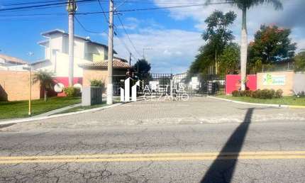Sobrado de 03 Dormitórios sendo uma suíte à venda no Condomínio Residencial Jardins - Taubaté - SP