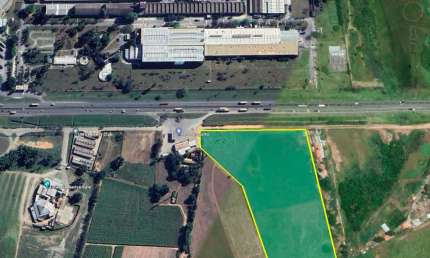 Área industrial à venda, 55.000 m² com cerca de 300 m de testada de frente para Dutra em Caçapa colado com SJC