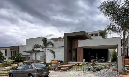 Casa térrea em construção com 3 suítes, 240 m² a.c, 451 m² terreno - urbanova