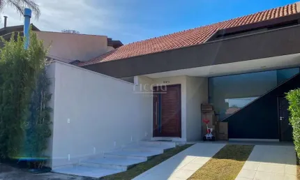 Casa no urbanova - térrea com mezanino - condomínio no recanto da serra 3 suítes (1 americana) 180 m² de construção