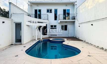 Sobrado a venda no Vila Branca - 2 Dormitórios - Piscina - Jacareí