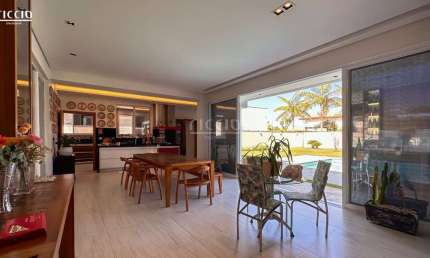 OPORTUNIDADE - Casa à venda no Cond. Chacara Serimbura Urbanova SJC - 555 m² de Construção - 5 Dorms 4 Suítes