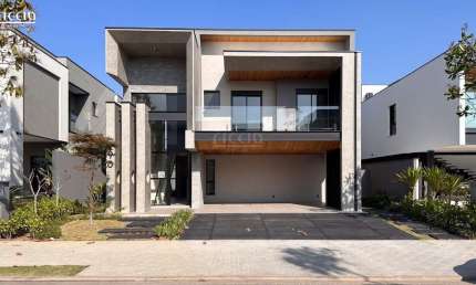Sobrado à venda Condomínio Alphaville 2 Urbanova SJC, 4 SUÍTES + Escritório/Suíte térreo, 480 m² de A.C e 525,07 m² de Terreno