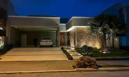 Casa térrea Pronta para Morar no Cond. Jardim do Golfe 3 - 3 SUÍTES com 280 m² útil e 450 m² de terreno