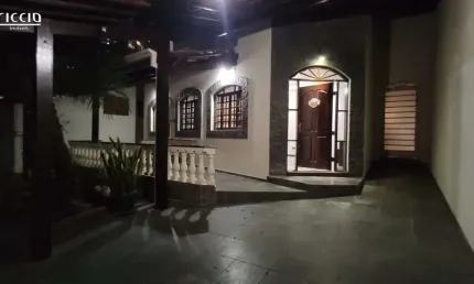 Casa no jardim das industrias com 5 dormitótios sendo 1 suite