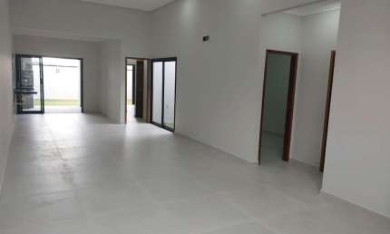 Casa térrea a venda com 3 dormitórios, recém construída.