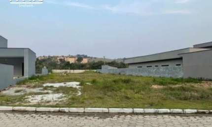 Terreno com pequeno aclivel 1200 m² Condominio Vale dos Lagos Jacarei SP