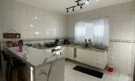 Casa terrea a venda localizada na zona sul de são josé, com 3 dormitórios, sendo 1 suíte!