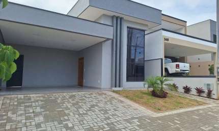 Casa em Condomínio no Residencial Colinas com 3 dormitórios, sendo 1 suíte com closet!