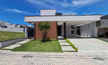 Casa térrea 300 m² AC 3 dormitórios 1 suíte Condominio Terras do Vale Caçapava SP