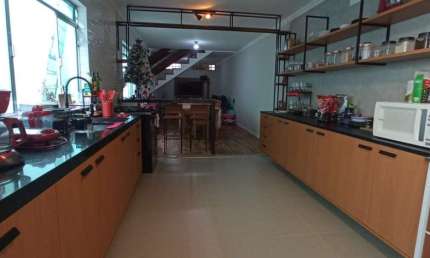 Casa Sobrado/ Jd das Industrias / 02 dormitórios e suíte /125² de terreno/186 de construção