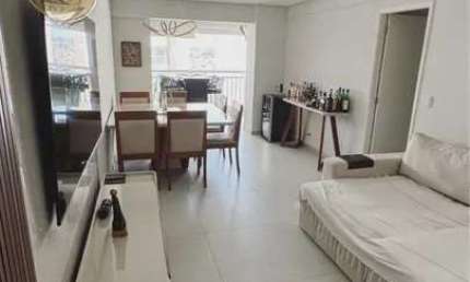 Apartamento Reformado no Edifício Adriático - Andar Alto e Sol da Manhã!