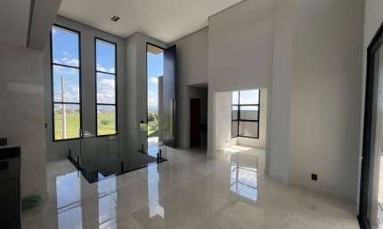 Casa alto padrão a venda no condomínio Santa Mônica/Caçapava, com 3 suítes.