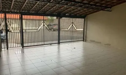 Casa com 4 dormtórios , sendo 1 suite no Bairro do Bosque dos Ipês