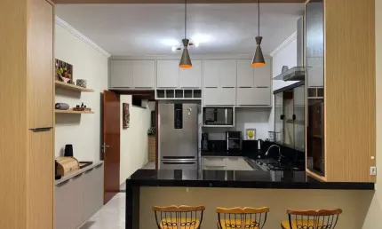 Casa no bairro Jardim das Industrias em São José dos Campos