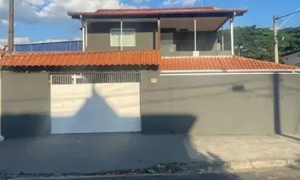 Sobrado de Esquina Recém-Reformado no Jardim Morumbi - São José dos Campos